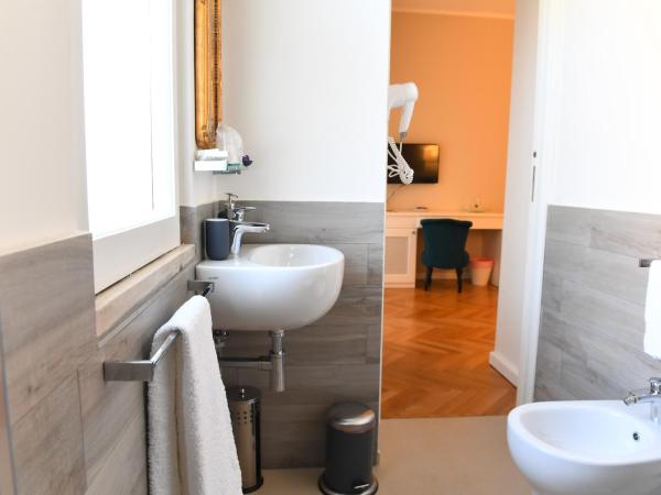 Attico 195 : photo 9 de la chambre chambre double deluxe avec balcon - vue sur mer