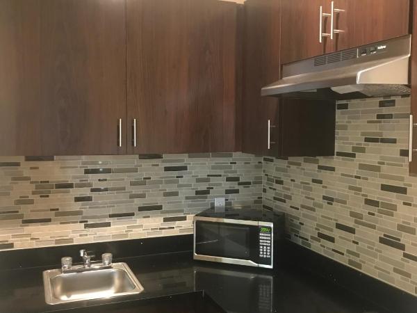 Econo Lodge Inn & Suites Houston Willowbrook : photo 8 de la chambre chambre familiale deluxe