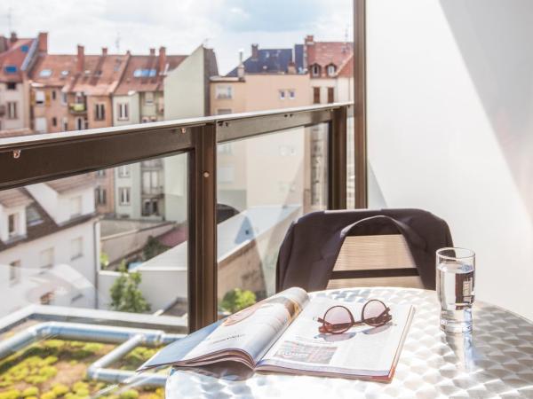 Aparthotel Adagio Access Strasbourg Petite France : photo 6 de la chambre studio supérieur avec balcon (2 adultes)