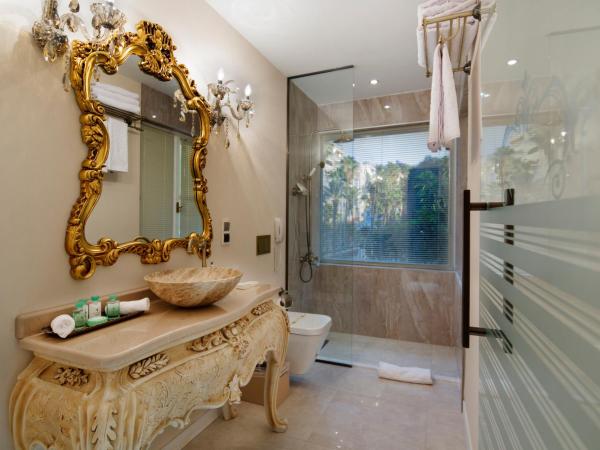 Elegance East Hotel : photo 1 de la chambre chambre deluxe junior