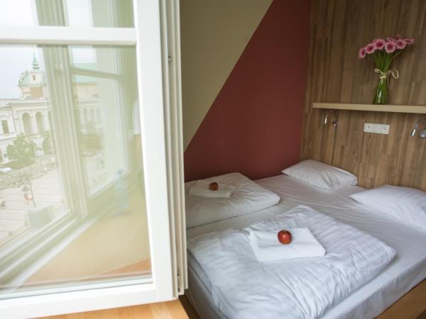 Safestay Warsaw Old Town : photo 10 de la chambre chambre double avec salle de bains privative 