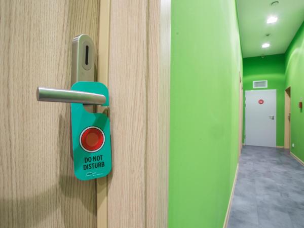 Safestay Warsaw Old Town : photo 5 de la chambre chambre double avec salle de bains privative 