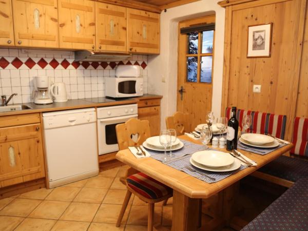 Hôtel 3 étoiles -Restaurant Le Pilatus Courchevel : photo 4 de la chambre appartement classique 2 chambres