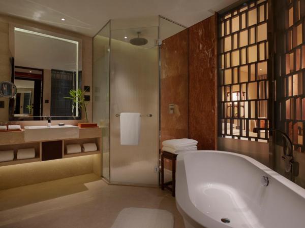 Hyatt Regency Qingdao : photo 3 de la chambre chambre lit king-size - vue sur océan