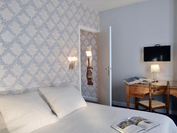 Hôtel Du Manoir : photo 4 de la chambre chambre double avec baignoire