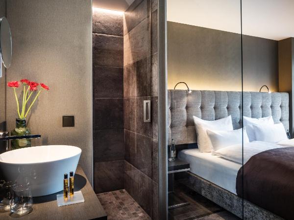 SAKS Urban Design Hotel Frankfurt : photo 5 de la chambre chambre supérieure lit queen-size