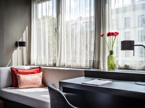 SAKS Urban Design Hotel Frankfurt : photo 6 de la chambre chambre supérieure lit queen-size