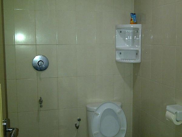 Ndalem Suratin Guesthouse : photo 4 de la chambre chambre deluxe double ou lits jumeaux