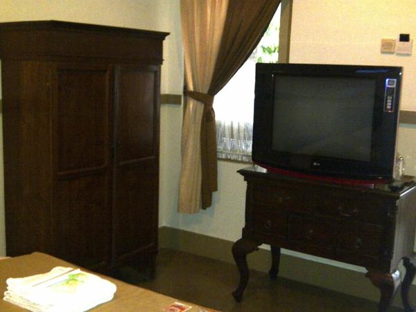 Ndalem Suratin Guesthouse : photo 3 de la chambre chambre double ou lits jumeaux standard