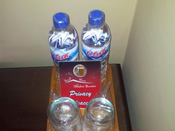 Ndalem Suratin Guesthouse : photo 5 de la chambre chambre deluxe double ou lits jumeaux