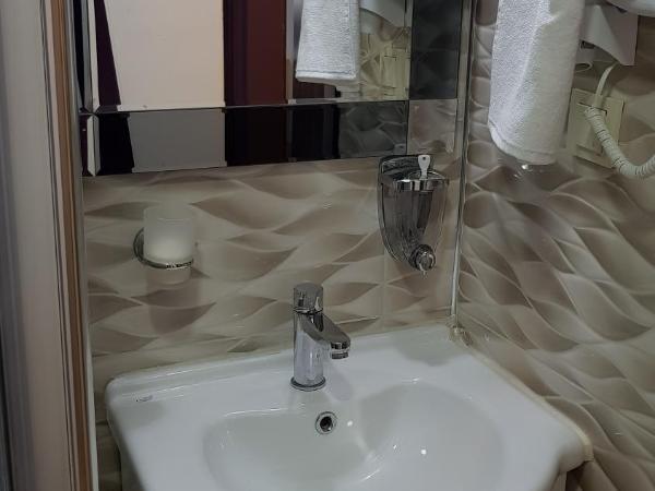 Laleli Hotel Izmir : photo 5 de la chambre chambre quadruple Économique