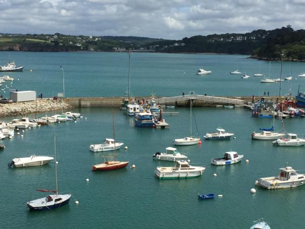 Appartement Design IV - Port du Rosmeur - Douarnenez : photo 1 de la chambre appartement - vue sur mer