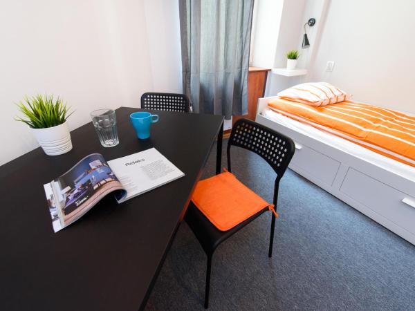 Constitution Square Rooms : photo 1 de la chambre chambre triple