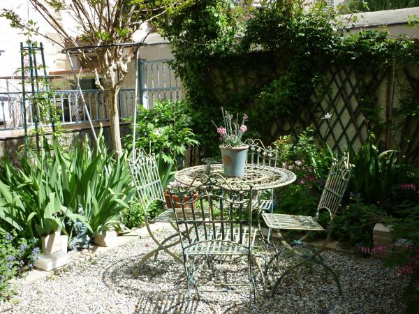 La Mirandole : photo 5 de la chambre studio avec vue sur jardin