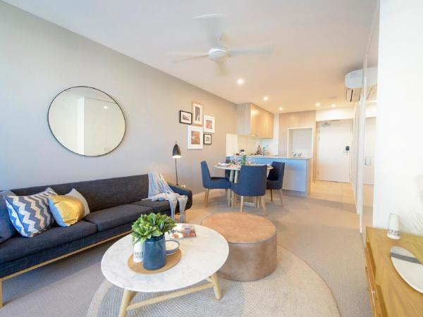 Alcyone Hotel Residences : photo 5 de la chambre appartement 1 chambre avec balcon et bureau