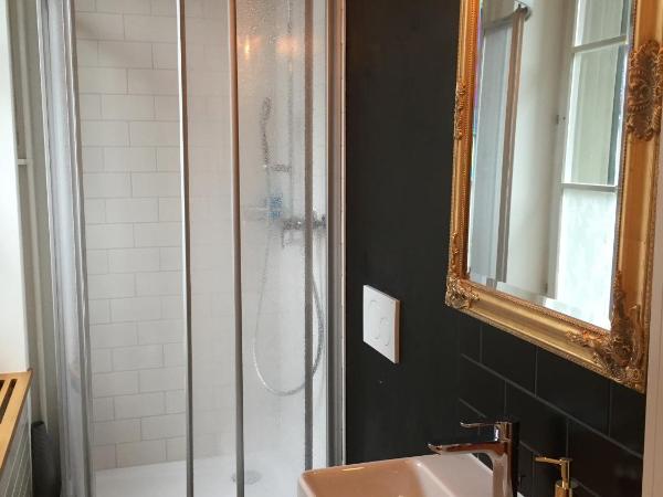 The Bed + Breakfast : photo 2 de la chambre chambre double avec salle de bains privative