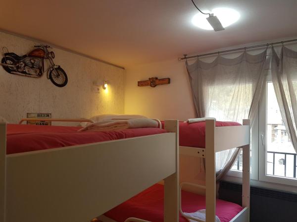 Barri Antic Hostel & Pub : photo 10 de la chambre chambre familiale