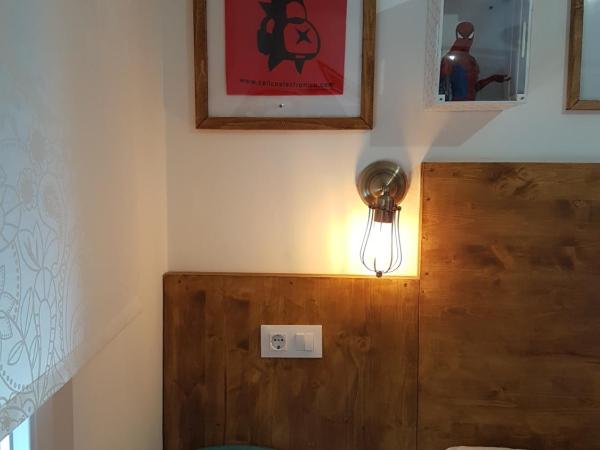 Barri Antic Hostel & Pub : photo 4 de la chambre chambre triple