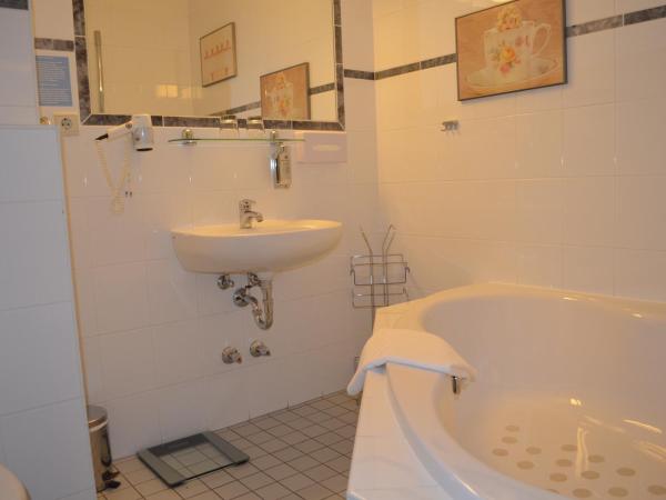 Jahrhunderthotel Leipzig : photo 3 de la chambre chambre double supérieure