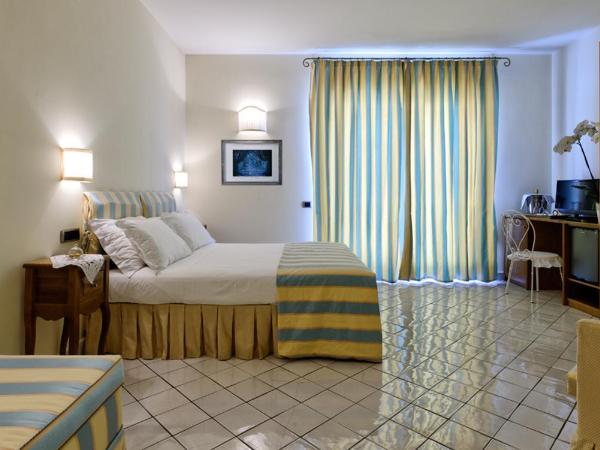 Hotel Villa Poseidon & Events : photo 4 de la chambre chambre quadruple - vue sur mer