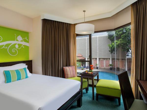 The Bayview Hotel Pattaya : photo 4 de la chambre chambre lits jumeaux de luxe avec vue sur la piscine