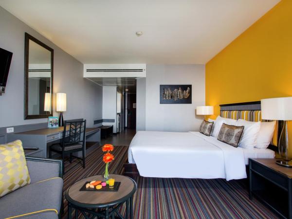 The Bayview Hotel Pattaya : photo 3 de la chambre chambre lits jumeaux deluxe - vue sur ville