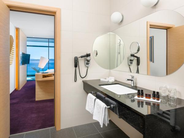 Hotel Olympia Sky : photo 4 de la chambre chambre double ou lits jumeaux de luxe avec balcon et vue sur la mer