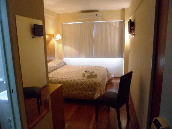 Juramento de Lealtad Townhouse Hotel : photo 2 de la chambre chambre double