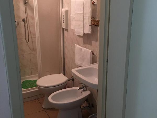 Hotel Dora : photo 5 de la chambre chambre triple