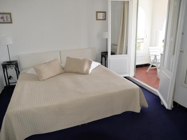 Auberge De La Calanque : photo 1 de la chambre chambre double classique avec vue sur mer et balcon