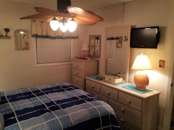 405 Waters Edge : photo 5 de la chambre appartement - vue sur mer