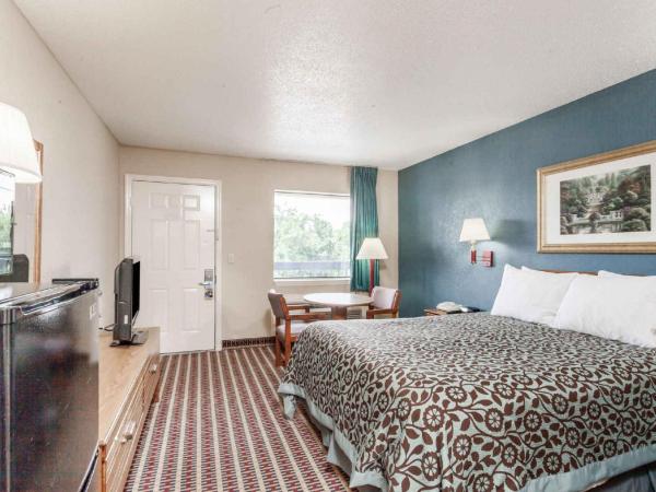 Days Inn by Wyndham Nashville N Opryland/Grand Ole Opry : photo 1 de la chambre chambre lit queen-size - non-fumeurs