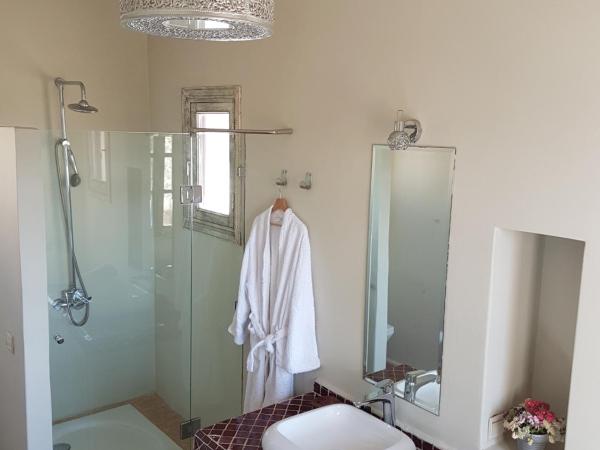 Maison D'hôtes, SPA et YOGA Villa Océane : photo 4 de la chambre chambre double avec balcon