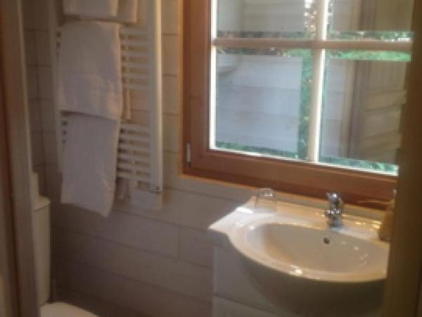 Les Roulottes de la Baronnie : photo 9 de la chambre cottage