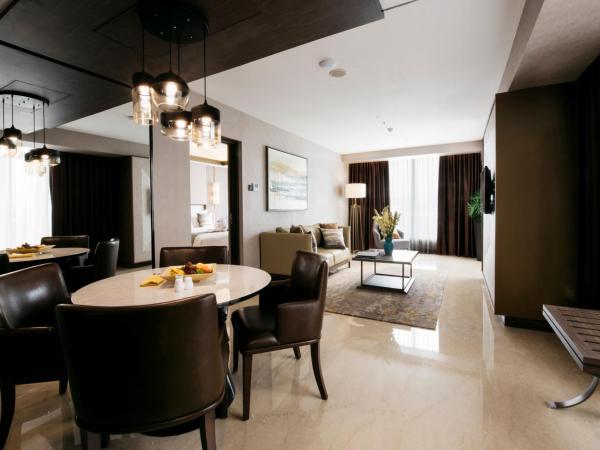 GRAMM HOTEL by Ambarrukmo - Formerly Grand Ambarrukmo Yogyakarta : photo 2 de la chambre suite - vue sur ville