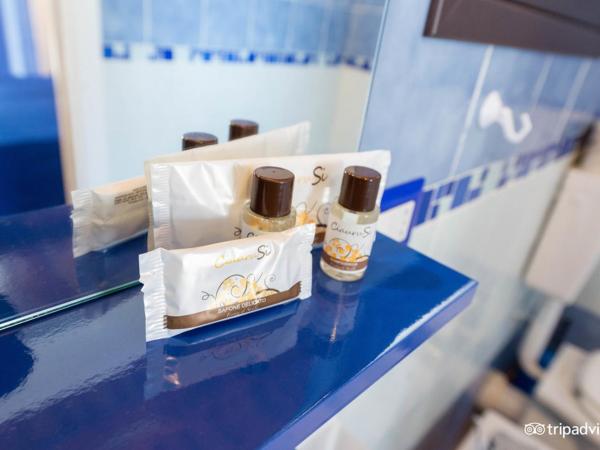 B&B Villa Pia : photo 2 de la chambre chambre double ou lits jumeaux avec salle de bains