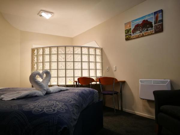 Airport Birches Motel : photo 4 de la chambre studio avec baignoire spa