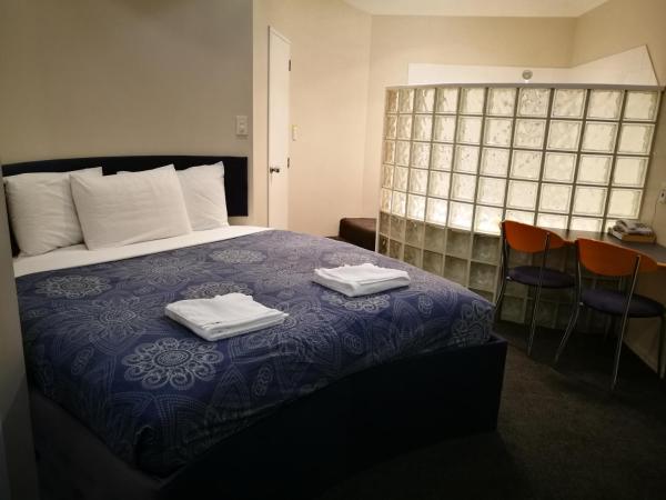 Airport Birches Motel : photo 2 de la chambre studio avec baignoire spa