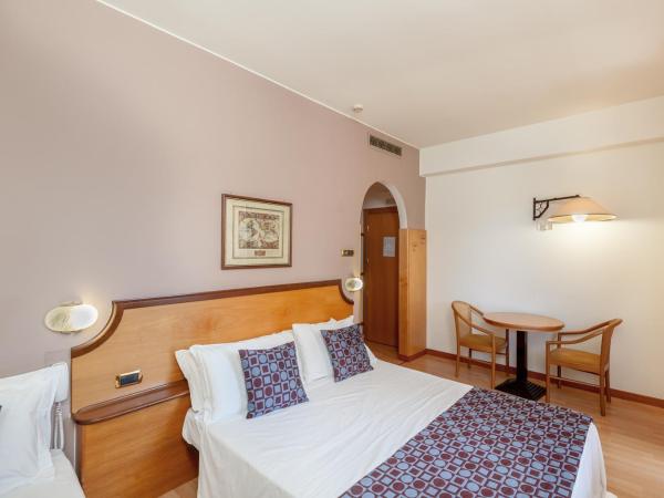 Hotel Tevere Perugia : photo 1 de la chambre chambre triple