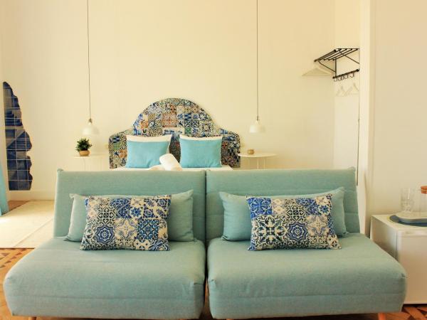 Alojamentos Vista Mar-Luisa Todi : photo 4 de la chambre chambre familiale avec salle de bains privative séparée