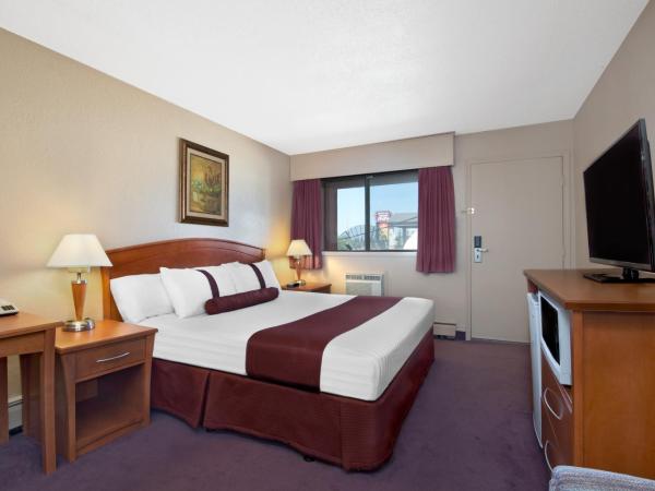 Howard Johnson by Wyndham Red Deer : photo 2 de la chambre chambre lit queen-size deluxe - non-fumeurs