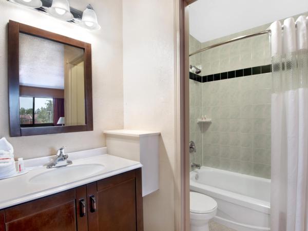 Howard Johnson by Wyndham Red Deer : photo 3 de la chambre chambre lit queen-size deluxe - non-fumeurs