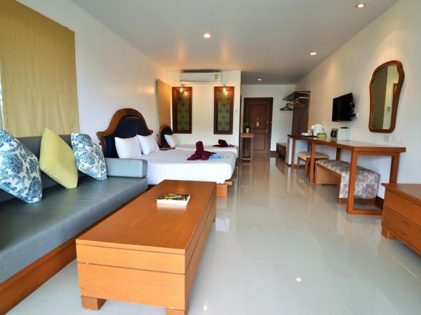 Phi Phi Arboreal Resort : photo 1 de la chambre chambre familiale avec vue sur l'océan