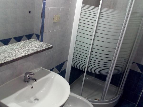 Hotel Tirreno : photo 7 de la chambre chambre simple standard avec salle de bains commune