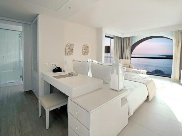 La Badira - Adult Only : photo 5 de la chambre suite double ou lits jumeaux deluxe - vue partielle sur mer