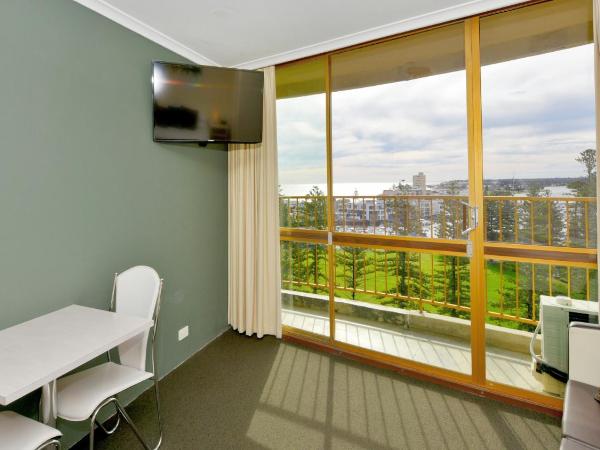 Atlantic Tower Motor Inn : photo 3 de la chambre chambre lits jumeaux avec balcon