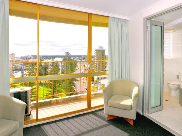 Atlantic Tower Motor Inn : photo 1 de la chambre chambre premium lit queen-size avec baignoire spa