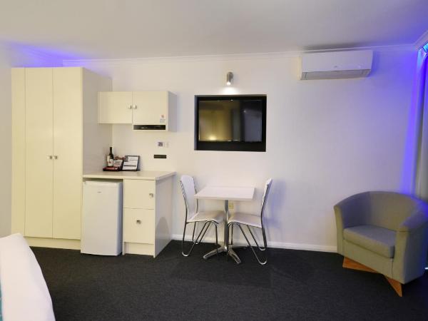 Atlantic Tower Motor Inn : photo 8 de la chambre chambre premium lit queen-size avec baignoire spa
