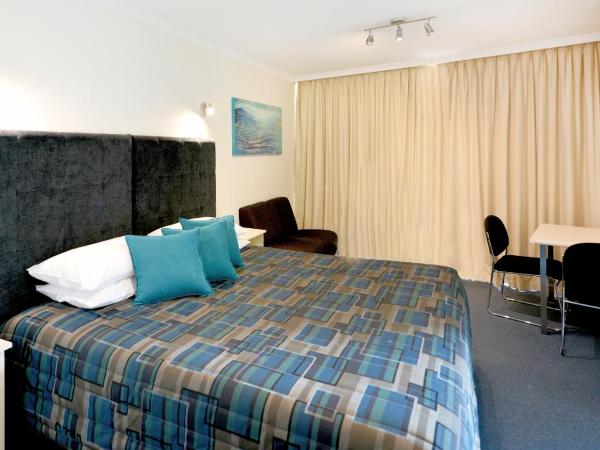 Atlantic Tower Motor Inn : photo 4 de la chambre chambre lit queen-size avec balcon - accessible aux personnes à mobilité réduite