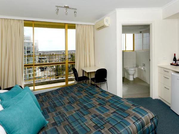 Atlantic Tower Motor Inn : photo 6 de la chambre chambre lit queen-size avec balcon - accessible aux personnes à mobilité réduite